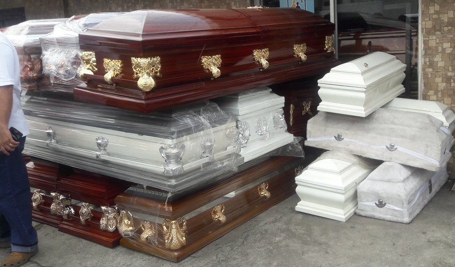Buscan terminar con el mercado negro de ataúdes 