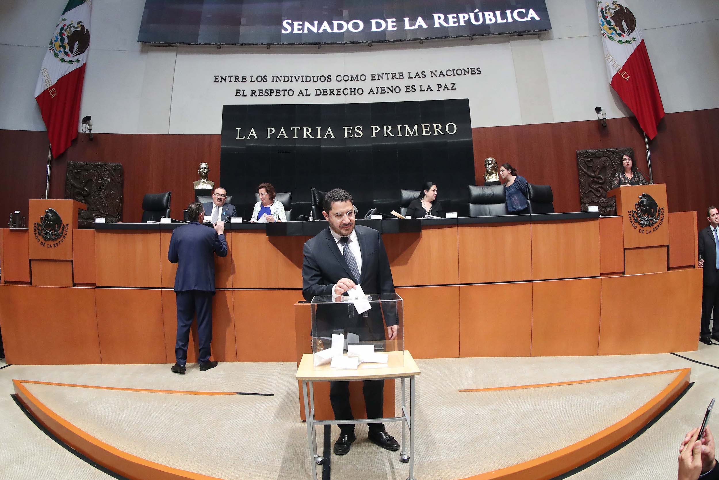 Senado nuevamente rechaza ternas para la CRE; AMLO los designará