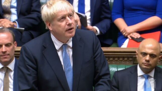 Primer ministro británico pierde mayoría parlamentaria