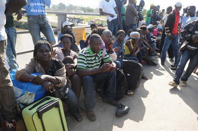 Migrantes extracontinentales denuncian maltratos 