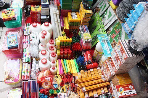 Convocatoria de licitación de útiles escolares salió solo con un día de plazo