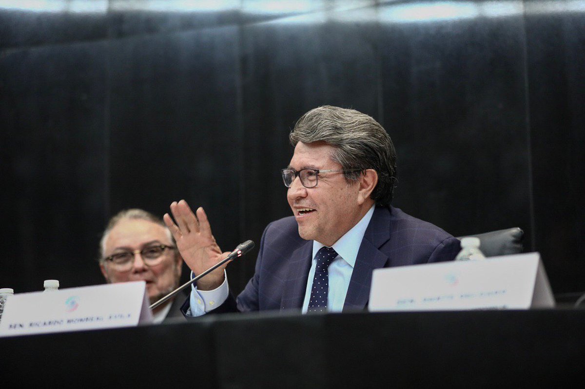 Monreal  arremete contra Urzúa