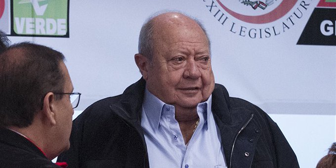 Deschamps se la aplica a la austeridad de AMLO