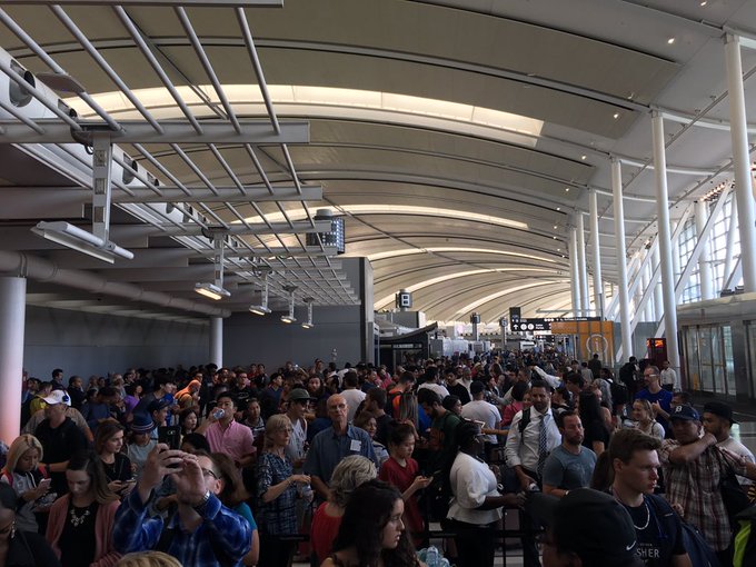 Falla sistema de aduanas en EU