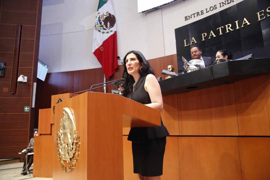 PAN acusa firma falsa en documento de la CRE