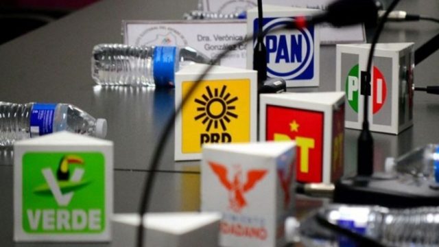 Pide AMLO a partidos políticos regresar el 50% de recursos