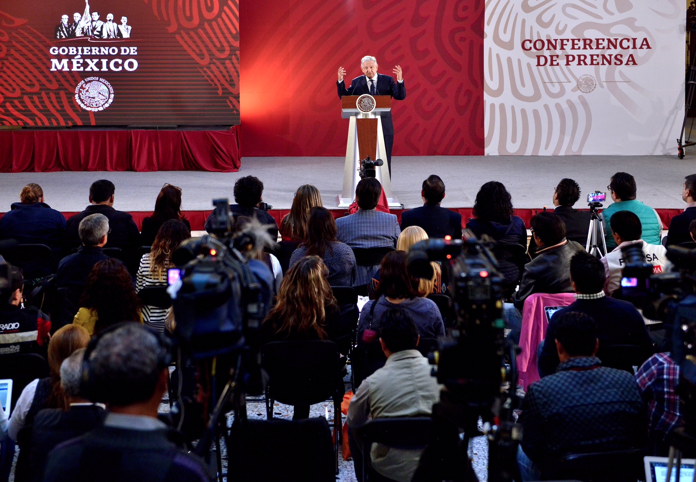 AMLO denunciará a empresas por “campaña negra”