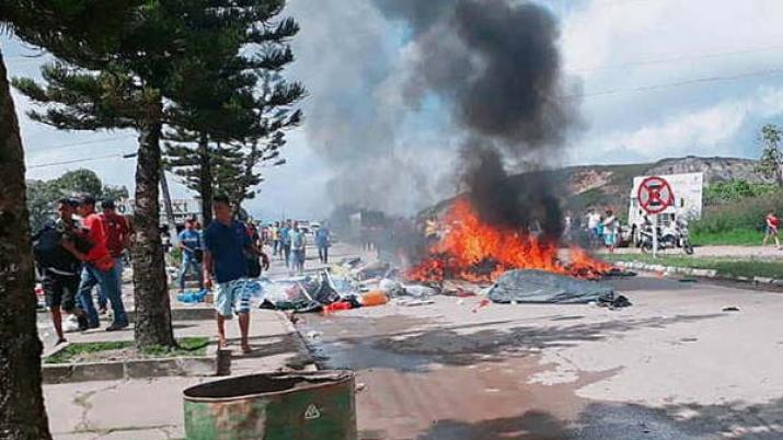 Migrantes venezolanos abandonan población brasileña por ataques